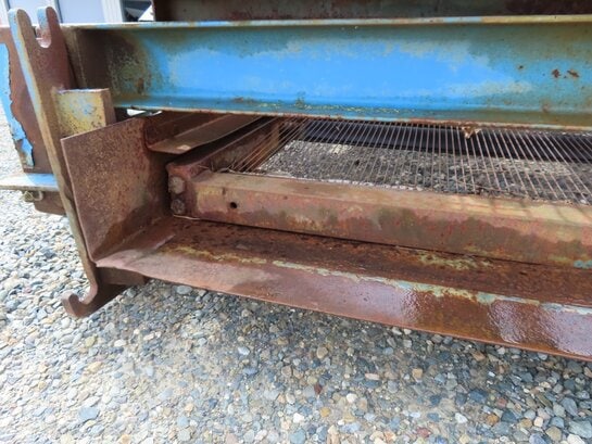Vibrating Screen - Powerscreen 4’ wide x 6’ long two deck incline vibrating screen - Image 10