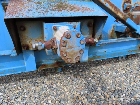 Vibrating Screen - Powerscreen 4’ wide x 6’ long two deck incline vibrating screen - Image 11