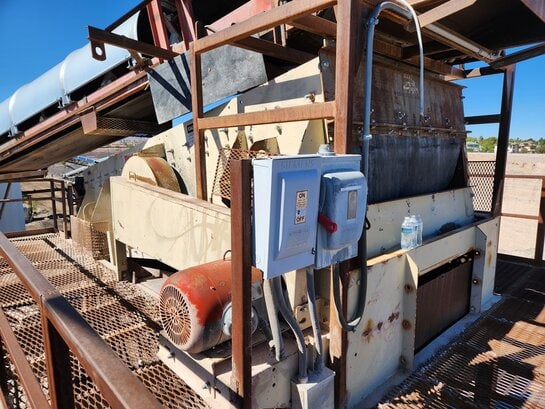 VIBRATING SCREEN - Pioneer 6’ wide x 16’ long Two deck Incline Vibrating Screen - Image 2