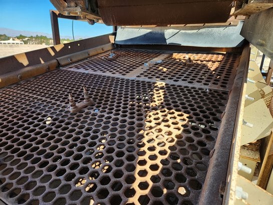 VIBRATING SCREEN - Pioneer 6’ wide x 16’ long Two deck Incline Vibrating Screen - Image 8