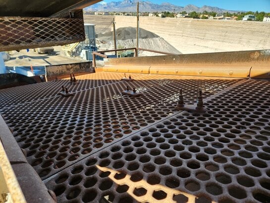 VIBRATING SCREEN - Pioneer 6’ wide x 16’ long Two deck Incline Vibrating Screen - Image 7