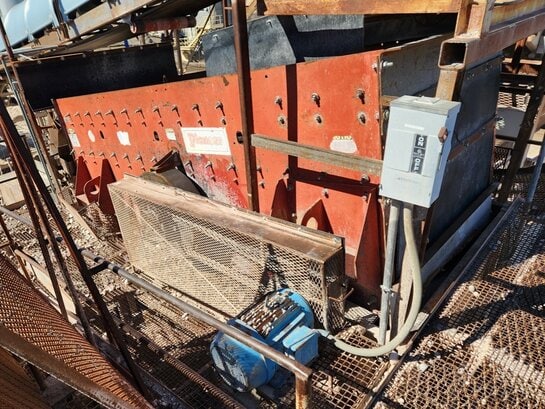 VIBRATING SCREEN - Pioneer 6’ wide x 16’ long, three deck Incline Vibrating Screen - Image 4