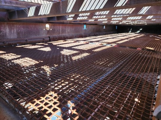VIBRATING SCREEN - Pioneer 6’ wide x 16’ long, three deck Incline Vibrating Screen - Image 7