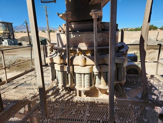 SYMONS 4¼’ Short Head Cone Crusher with Structure - Image 4