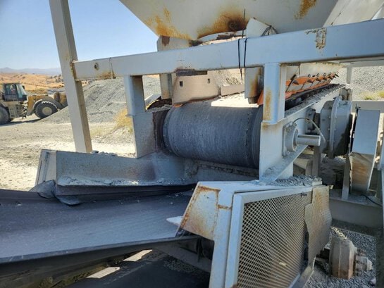 Portable Screen Plant - FabTec Portable 5’ wide x 16’ long Three Deck Incline Vibrating Screen - Image 7