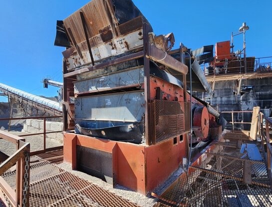 VIBRATING SCREEN - Pioneer 6’ wide x 20’ long, two deck Incline Vibrating Screen Plant - Image 3