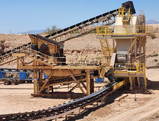 CRUSHER STRUCTURE with XHD ALLIS 4’ wide x 12’ long 2 deck Vibrating Scalping Screen - Image 7