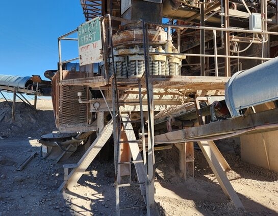 SYMONS 4¼’ Short Head Cone Crusher with Structure - Image 2