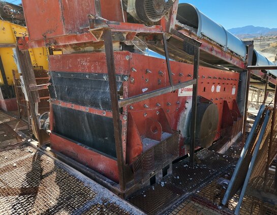 VIBRATING SCREEEN - Pioneer 6’ wide x 16’ long, three deck Incline Vibrating Screen - Image 3