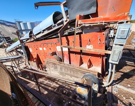 VIBRATING SCREEEN - Pioneer 6’ wide x 16’ long, three deck Incline Vibrating Screen - Image 2