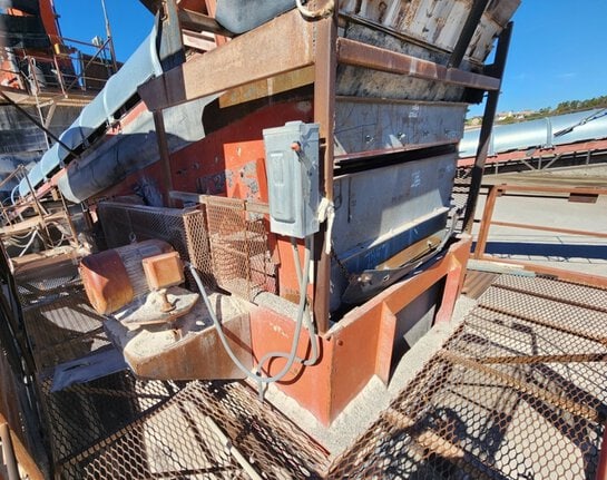 VIBRATING SCREEN - Pioneer 6’ wide x 20’ long, two deck Incline Vibrating Screen Plant - Image 4