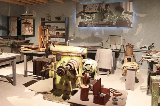 A szlovákiai Szereden található Holokauszt Múzeum egyik műhely szobája.