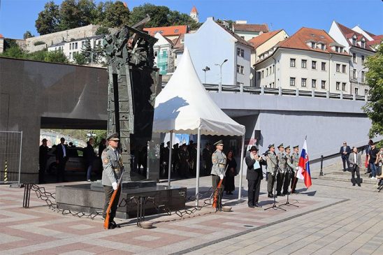 Ünnepélyes megnyitó a Shalom Chaverim Zsidó Kulturális Fesztiválon a Holokauszt emlékműnél Pozsonyban, 2025.