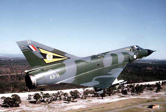 Мираж IIIO (A) истребитель, управляемый Королевскими ВВС Австралии, c. 1980. Mirage IIIO (F) и IIIO (A) были версиями французского Dassault Mirage IIIE, лицензированного для производства в Австралии. Мираж IIIO (A) истребитель, управляемый Королевскими ВВС Австралии, c. 1980. Mirage IIIO (F) и IIIO (A) были версиями французского Dassault Mirage IIIE, лицензированного для производства в Австралии.