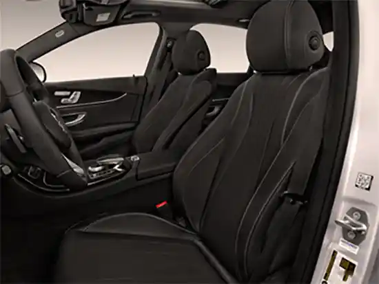 Taksi Kıbrıs Hakkımızda – Mercedes ön koltuk iç mekanı, konforlu ve lüks VIP taksi hizmeti örneği