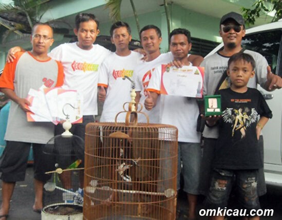 Sigit WMP dan kru: Sukses d lovebird dan anis merah.