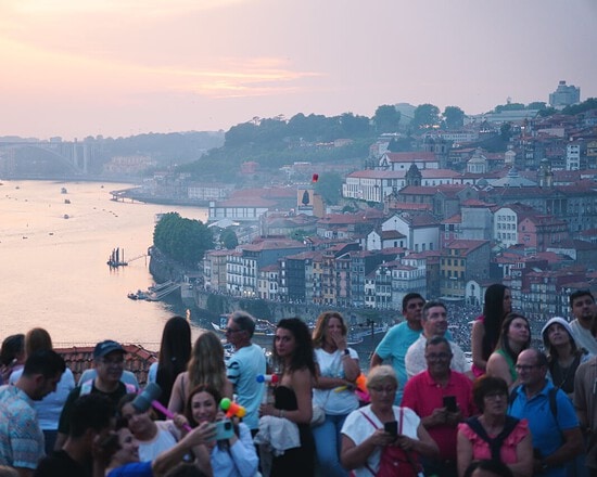 porto_sunset_san_juan_viewpoint crowd watching sunset in porto