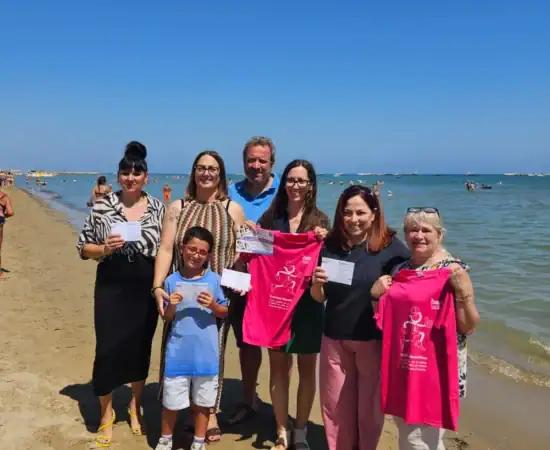 Presentazione Della Lotteria Solidale Diabete Beach 2026 Al Bagno Conti 39 Di Cesenatico Con I Volontari E I Rappresentanti Di Diabete Romagna
