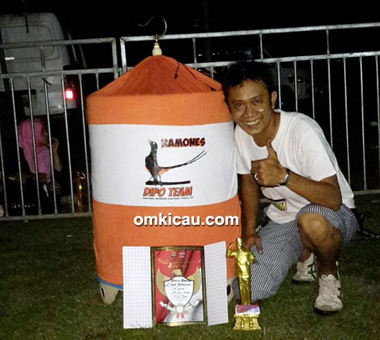 Om Riano dan murai batu Ramones