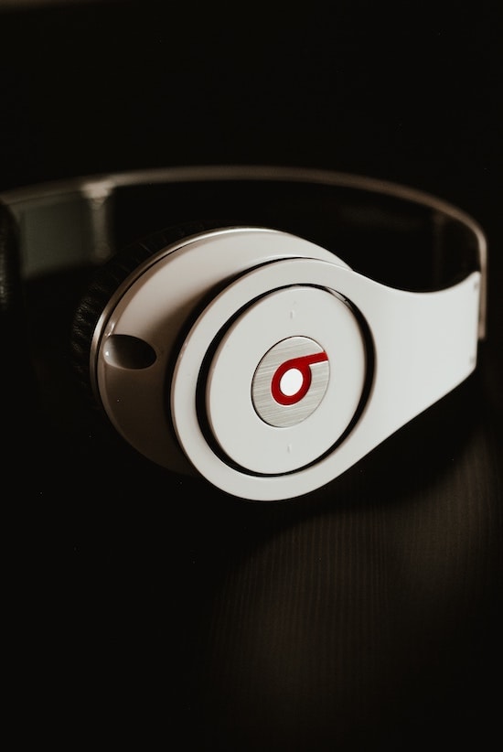 Beats-by-Dr.-Dre-headphone