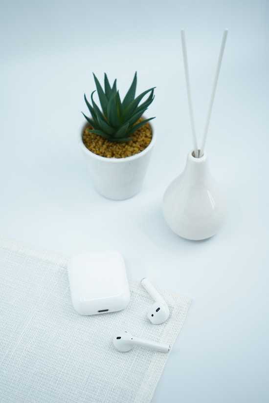 Decoding-the-Problem-Why-AirPods-Keep-Disconnecting-Pausing-Audio-Randomly