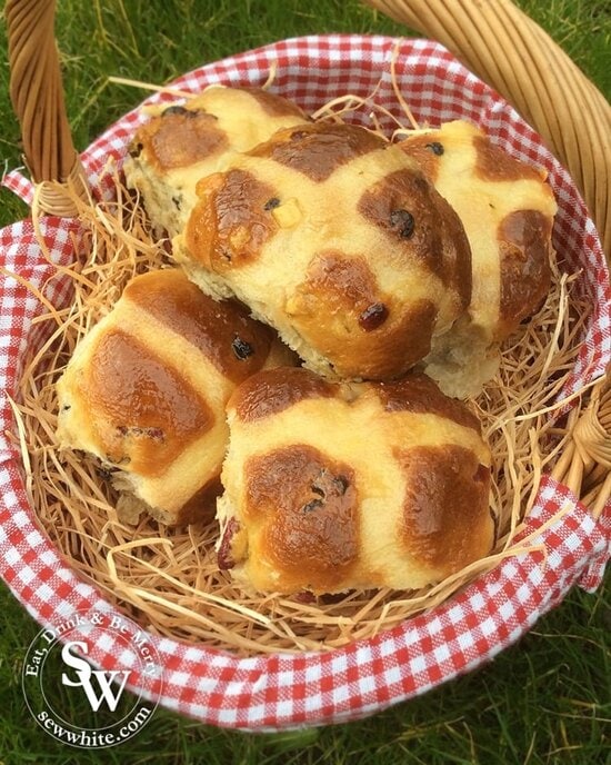 golden brown hot cross buns with dried cranberries recipe