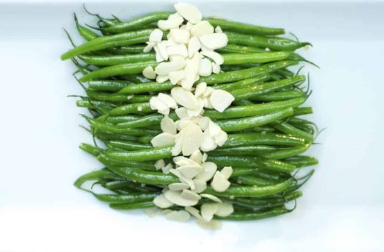 Green Beans with Garlic and Almonds