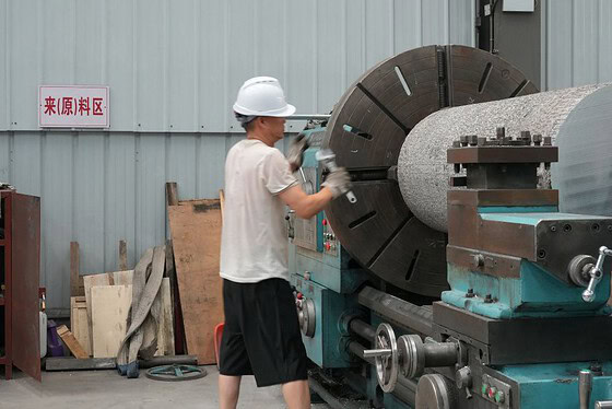 CNC vs Manual Machining: Cost, Accuracy and Volume