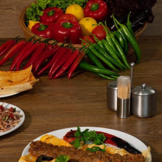 Bay Çöp Şiş restoran iç mekan yemek çekimi — DiyaframPro İstanbul