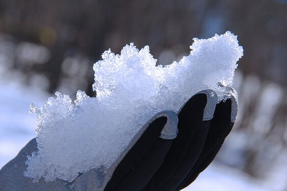 Neige. équipements spéciaux obligatoires vers les stations de ski