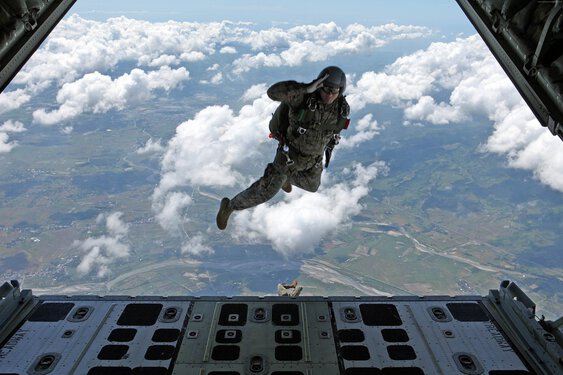 Les parachutistes de Tarbes fêtent la Saint Michel
