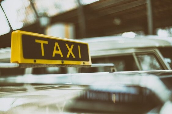 Covid-19 : taxis, enseignants, serveurs... ils peuvent se faire vacciner