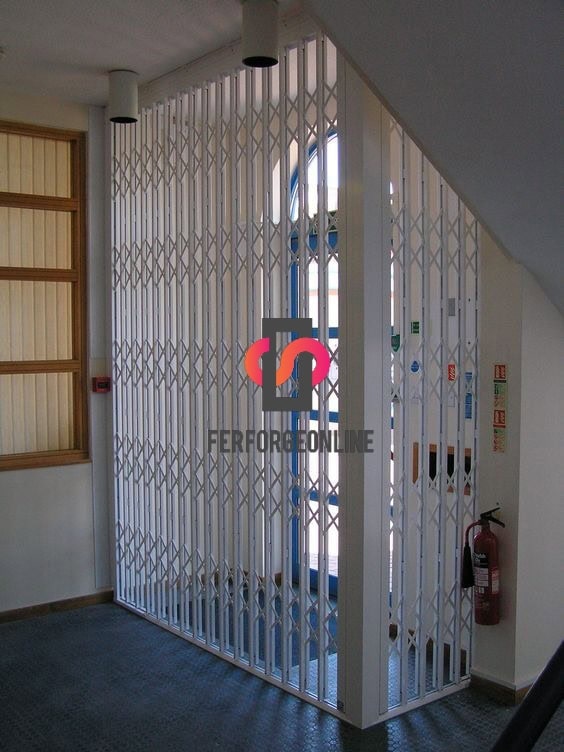 حفاظ درب آکاردئونی