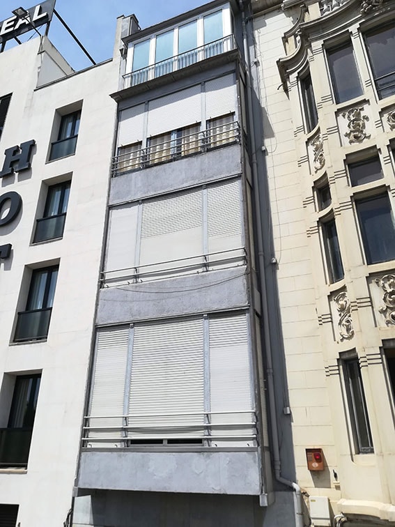 Reparació de façana amb elements de fusta