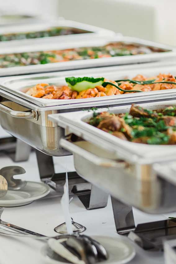 Catering-Service vom Restaurant Finest Lezzet in Düsseldorf mit mediterranen Spezialitäten für Events, Hochzeiten, Businessmeetings und private Feiern, inklusive Live-Cooking und Brunch-Angeboten. Salat