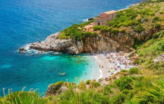 Aanbiedingen goedkope 8 daagse All Inclusive vliegvakanties Sicilië, ****Hotel, direct aan zee, vanaf € 539.-