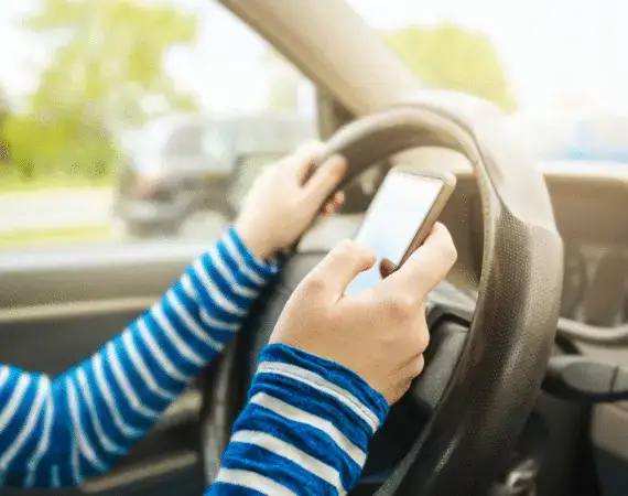 Houston distracted driving accident lawyer – driver texting while driving