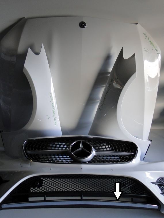 MERCEDES E KLASA W238 CHROM DOLNY ZDERZAKA AMG
