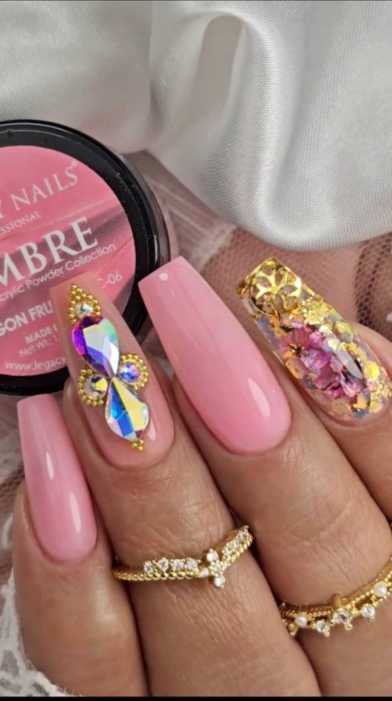 Explorando los Estilos de Puntas en Uñas Acrílicas con LEGACY NAILS: Cuadrada, Almond, Coffin y Stiletto 7 photo 2023 10 06 11 41 00