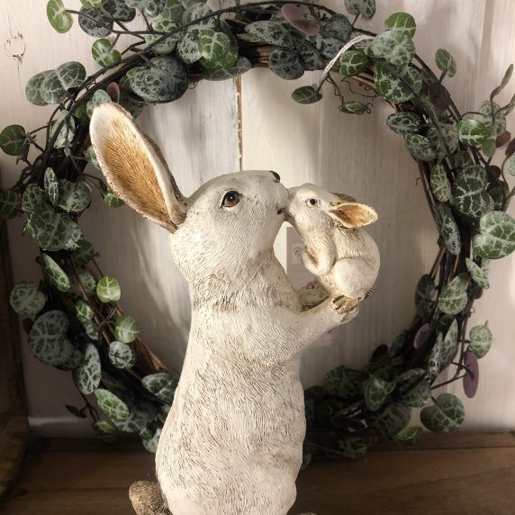 Nidliche Hasenfigur