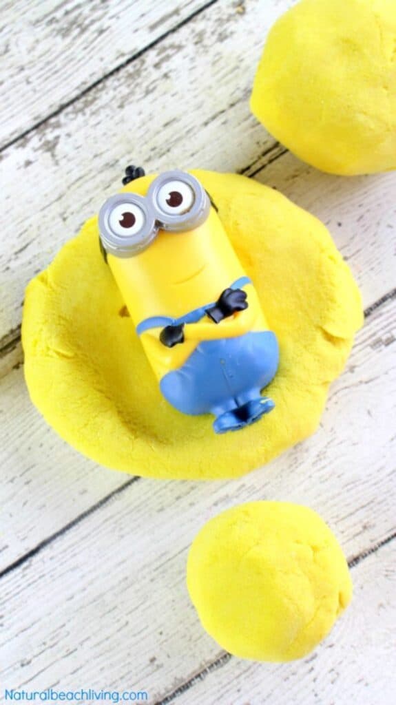 minions banana playdough