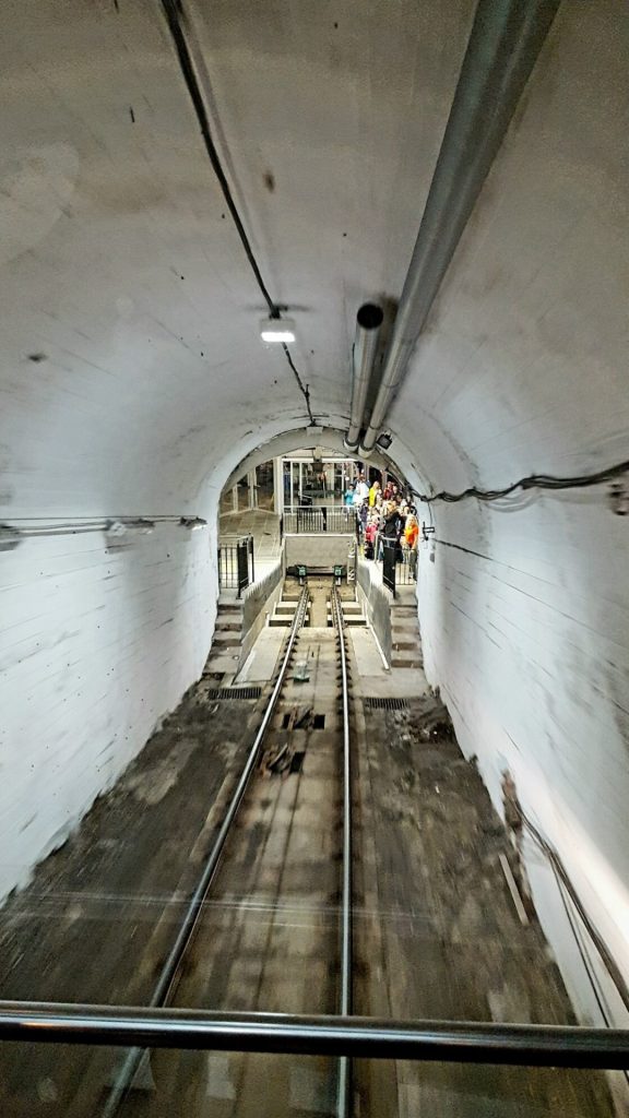 Ankunft im Tal Floibanen Bergen