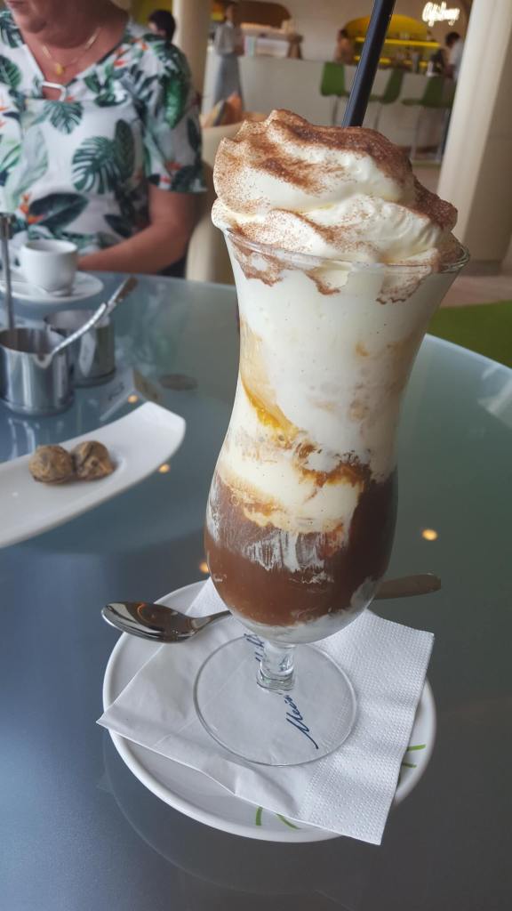 Einkaffee auf der Mein Schiff 4