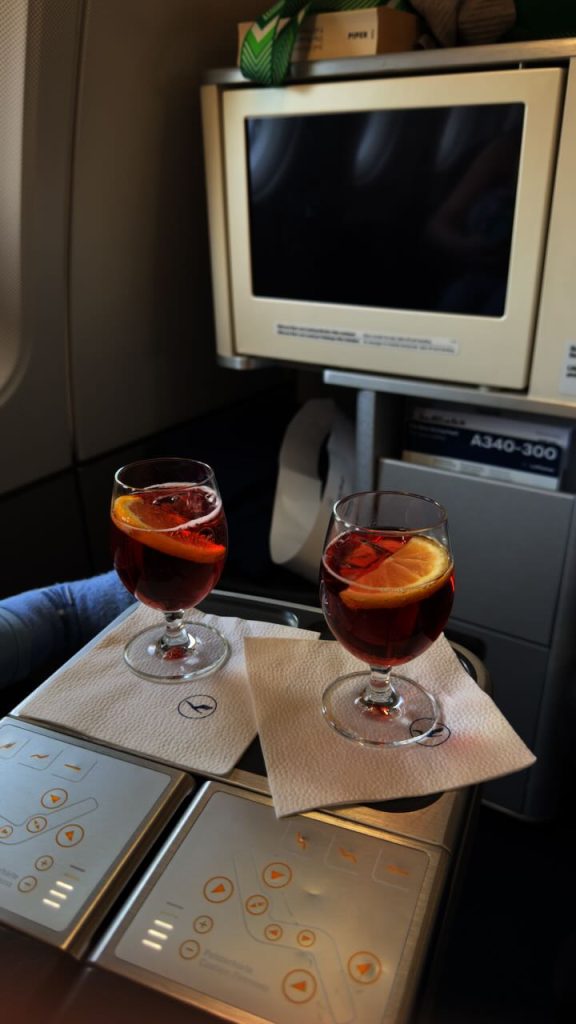 Lufthansa A340 Business Class von Astana nach Frankfurt Lufthansa A340 Business Class von Astana nach Frankfurt