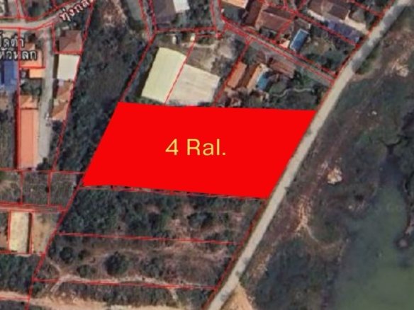 Aerial satellite map showing land plot 4 Ral highlighted red outlined