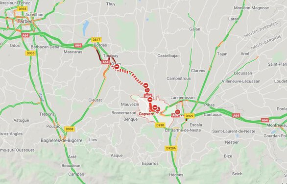 Camion citerne en feu entre Capvern et Tournay, l'A64 bloquée