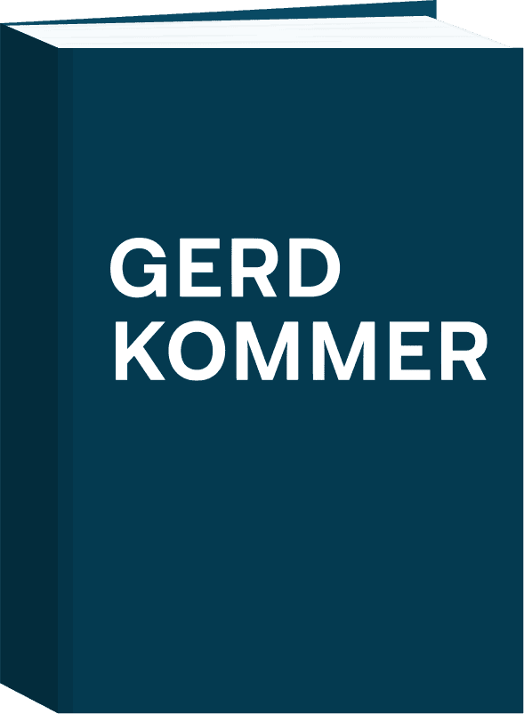 Blaues Buch mit weißem Text "GERD KOMMER" in Großbuchstaben.