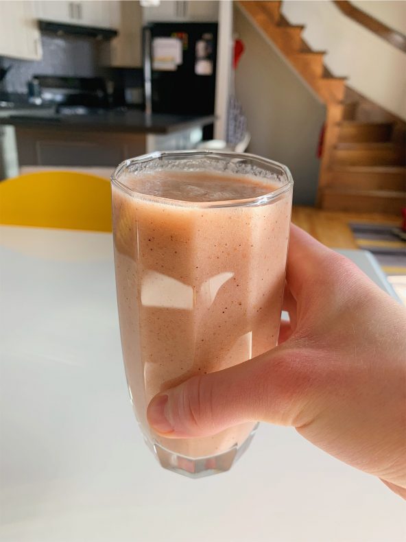 Smoothie à la banane, kiwi et fraises 1