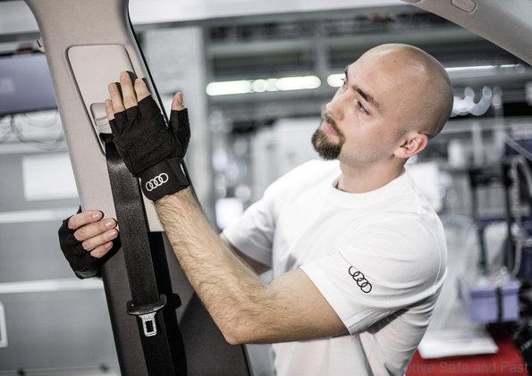 Employees at the plants in Ingolstadt, Neckarsulm, Brussels and Győr are currently testing new medical gloves. These so called production orthoses reduce pressure stress with many assembly tasks by more than 50 percent.