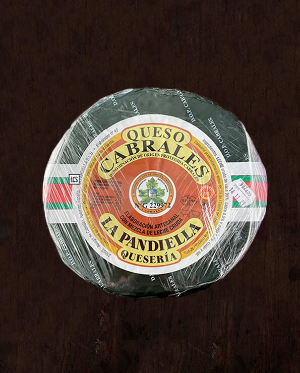 Queso de cabrales de tres leches, vaca, cabra y oveja, disponible para comprar online en La Carnicería de Salamanca